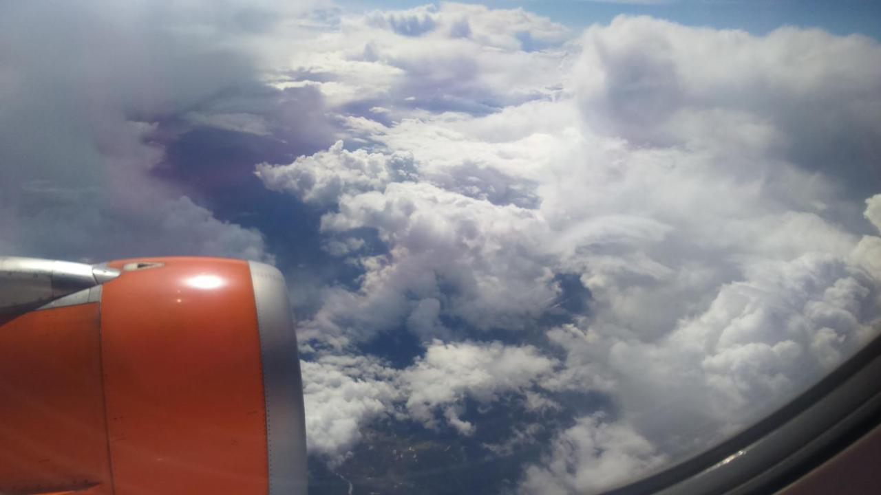 Апартаменты Aeropuerto Barcelona -Mi Colibri Эль-Прат-де-Льобрегат Экстерьер фото